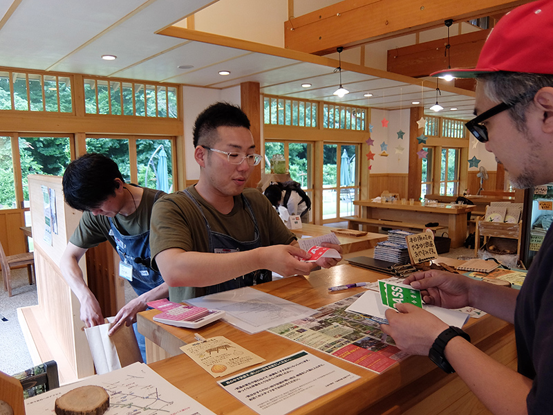 ▲入村料を払うとPASSがもらえます。入村料は里山の環境保全に使われているそうです。