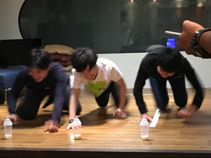 ▲成人男性の本気のハイハイがこちらです。