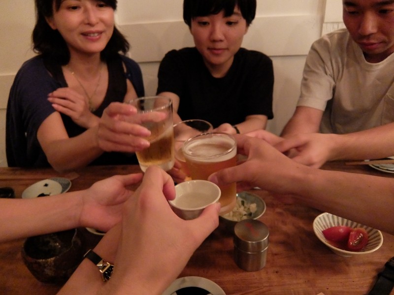 ▲みんなで乾杯!ドミ会利用のお客さんは最初のビールをサービスでいただけます。