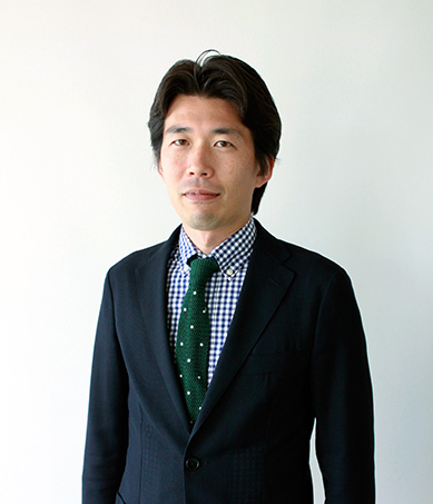 【講師】鈴木祐介(株式会社パラドックス) ブランディングプロデューサー・クリエイティブディレクター。BtoB、BtoC問わず、さまざまな業種の企業に対して、理念開発から、理念浸透(社内のモチベーションアップ・採用ブランディング等)、理念をベースにしたカスタマー向けの事業・商品ブランド構築などをサポート。最近ではビジネスモデル構築にも活躍の場を広げている。 ★グロービス経営大学院 経営学修士(MBA)/東京コピーライターズクラブ会員・福岡コピーライターズクラブ会員 ★AWARD:TCC新人賞、FCC新人賞、CCNクラブ賞、BtoB広告賞(2007・2009・2010・2015)、人生広告年鑑、ほか
