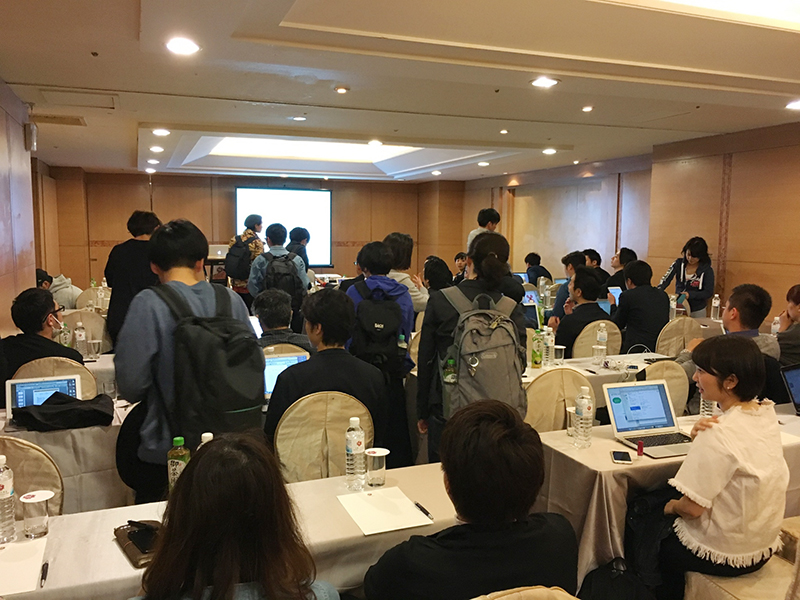 ▲東京・大阪・福岡・沖縄と各エリアからメンバーが集まり、会場は「久しぶり!元気?」と盛り上がっていました。