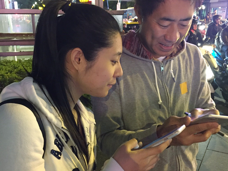 ▲道がわからず、現地の人に助けを求めてみたり‥‥