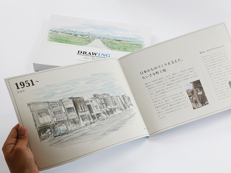▲ 記念誌をひらくと、当時の様子を描いたスケッチとともに、エピソードが紹介されています。