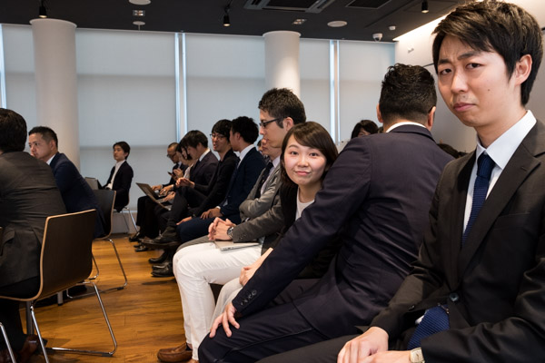 ▲大阪や福岡のメンバーもこのアワードのために大集合。だんだん人が集まってきました。
