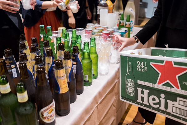 ▲クライアントの方とお酒を飲みながら最近のビジネスのトピックについても話せる機会に。